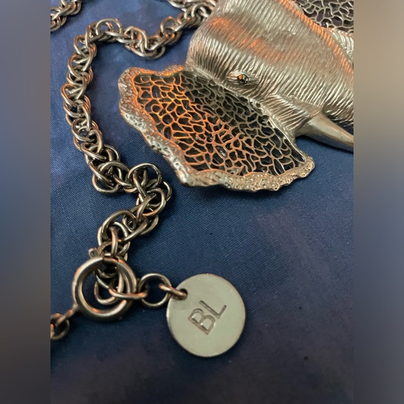 Elephant pendant necklace - Picture 3 of 7